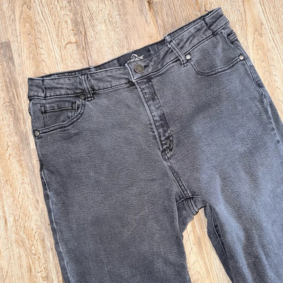 Vintage Jordache • High Rise Straight Jeans - Picture 2 of 13